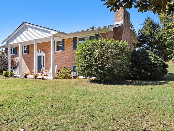 3rd image of 3625 Hillside Dr NE