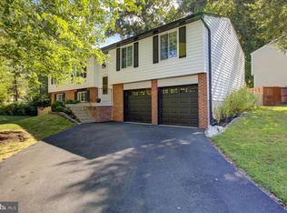 9744 Water Oak Dr, Fairfax, VA 22031