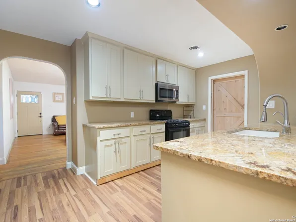 427 Rexford Dr, San Antonio, TX 78216