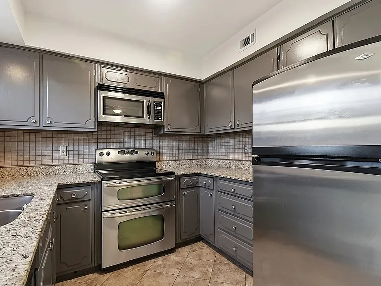 5528 E 46th St #9 — Photo 9