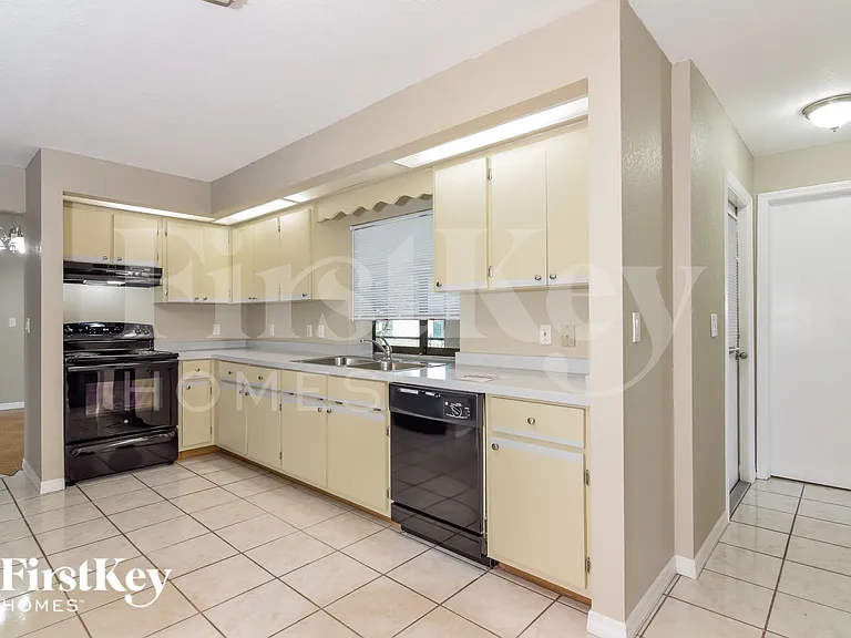 522 Beal St NW — Photo 7