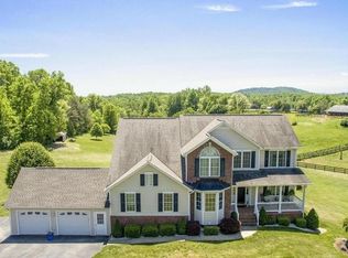 13248 Crest Hill Rd, Flint Hill, VA 22627