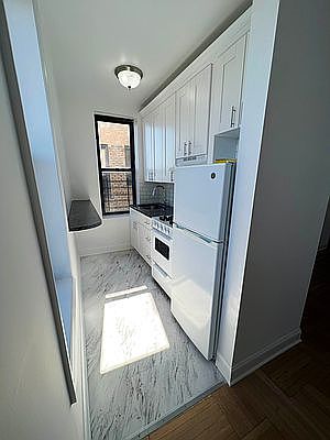 3rd image of 11937 Metropolitan Ave APT 6N