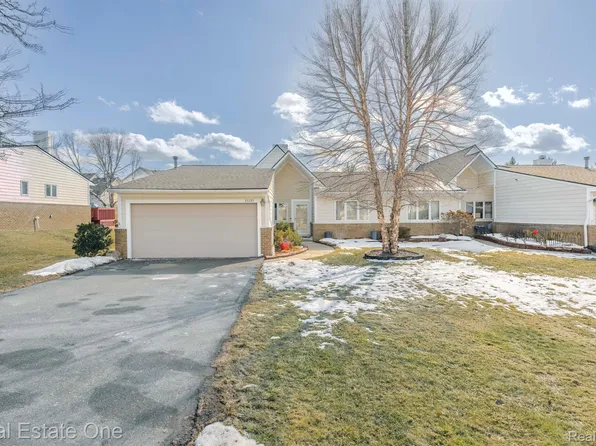 35295 Hillside Dr, Farmington, MI 48335
