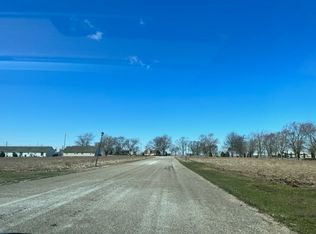 23 W Maple St, Hoopeston, IL 60942