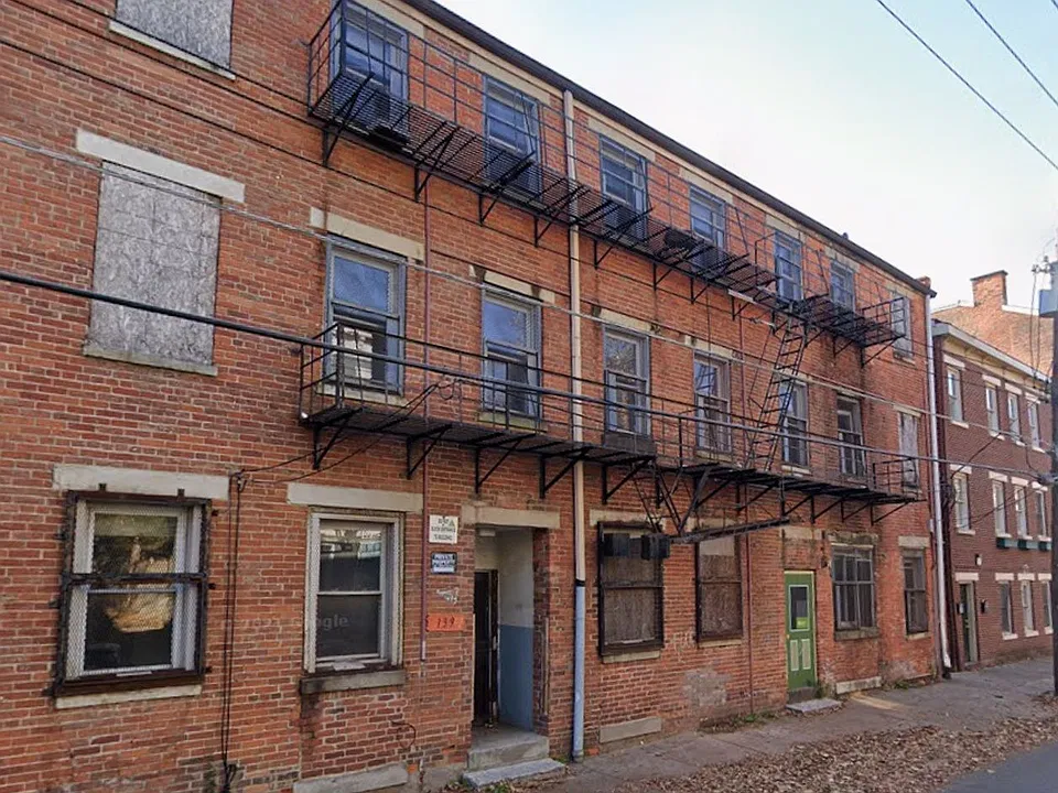 139 E Clifton Ave #402