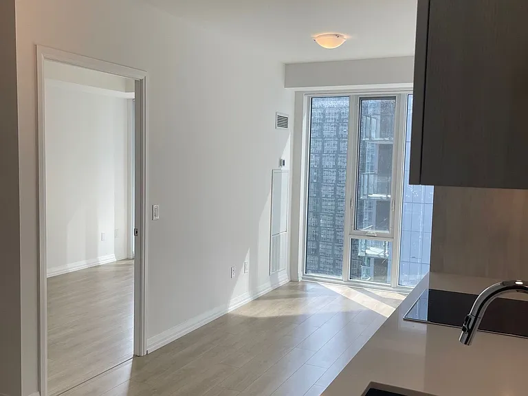 28 Widmer St #3720 — Photo 9