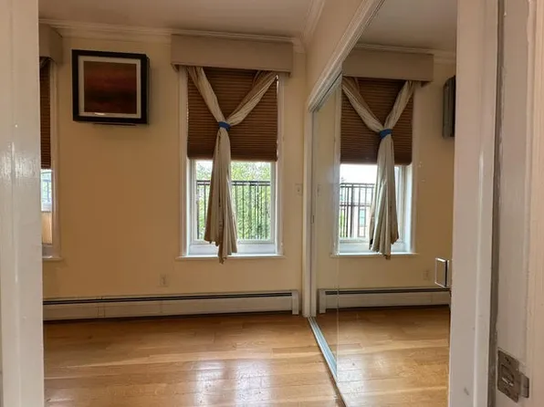 930 Washington Street image 10 of 23