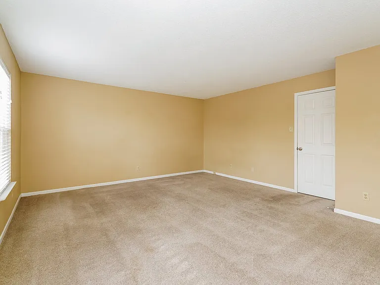 2044 Southernwood Ln — Photo 14