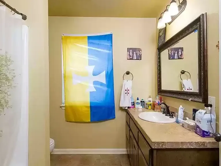 1144 N Vista Pl — Photo 11