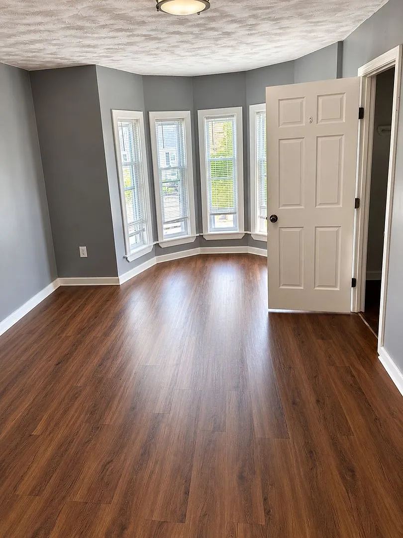 Charming 2BR Duplex in Lowell — Photo 4