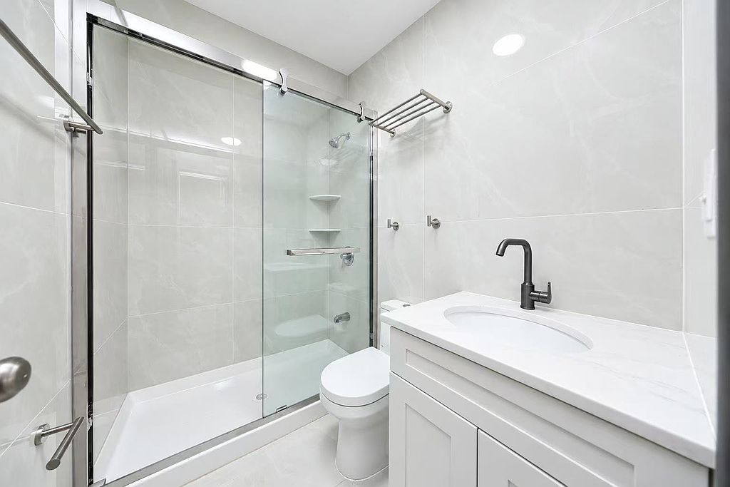 3-bedroom apartment for rent in Bensonhurst