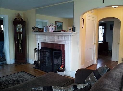 5th image of 9 Elizabeth Dr