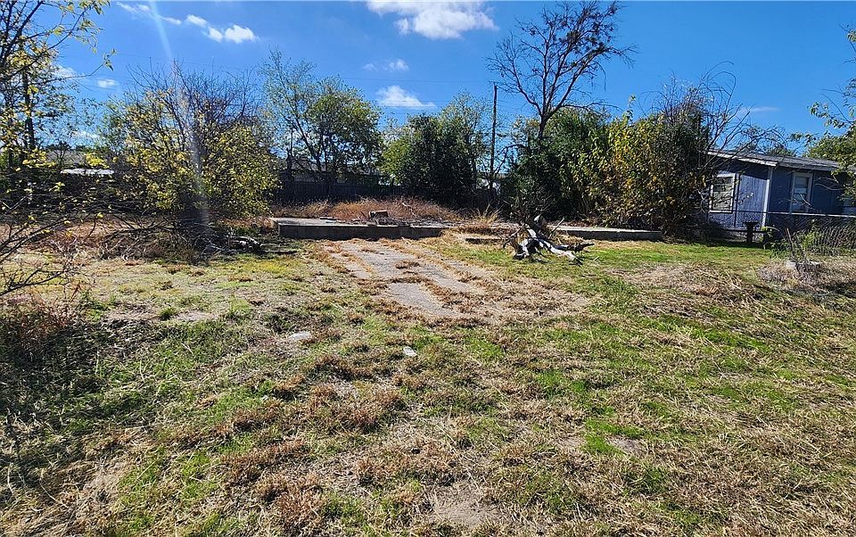 2nd image of 208 Cynthya Dr