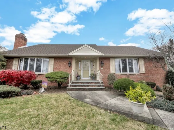 10 Manor Dr, Clifton City, NJ 07013