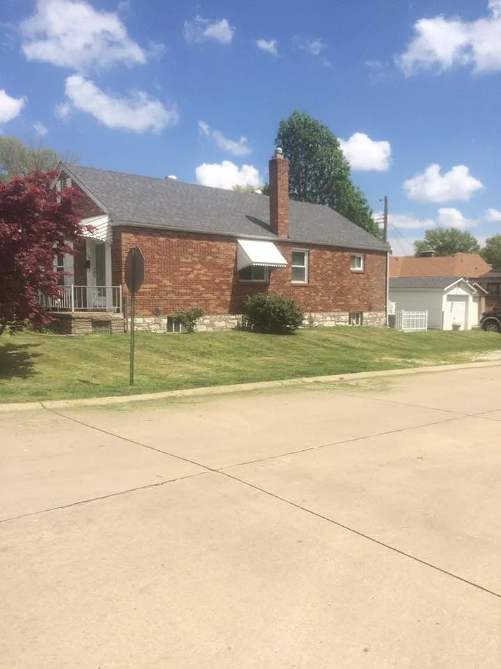 736 Avenue H photo 1
