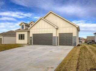 18120 Camelback Ave, Omaha, NE 68136