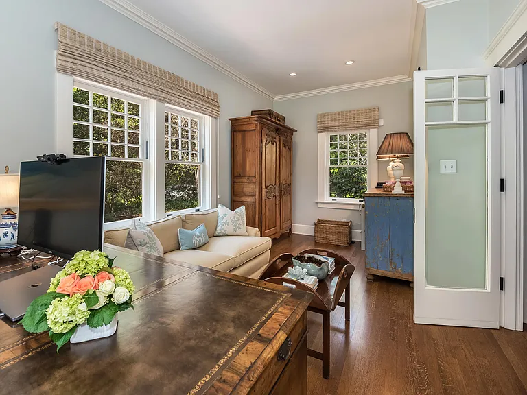 287 Middle Rd — Photo 10