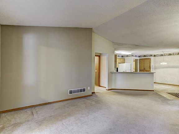 4th image of 8545 Stratford Ln