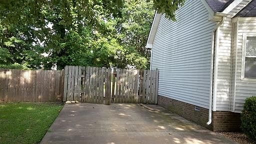 3rd image of 567 Bridgette Dr