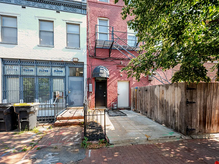 650 D St SE #2 — Photo 21