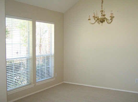 3rd image of 1621 Shadow Crest Dr