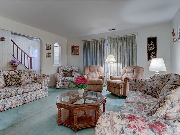 5th image of 28 Summerfield Ct