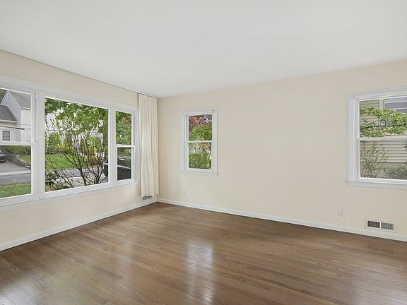 5th image of 85 Ewart St