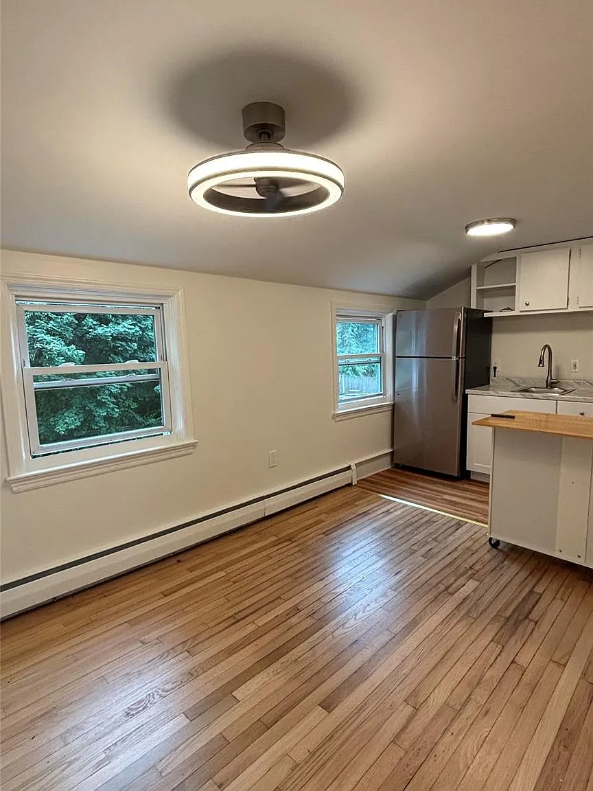 1 bed, 1.0 bath, 1050 sqft, $2,450 — Photo 3