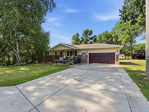3rd image of 317 9th Ave S