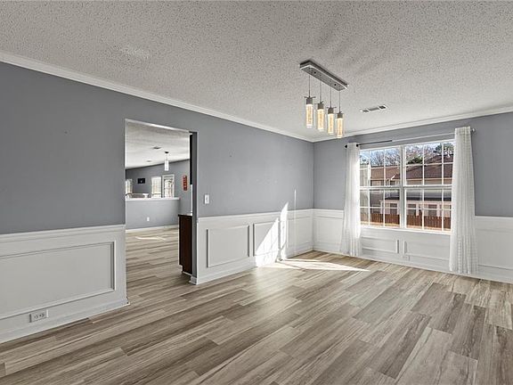 5th image of 541 Hamlet Dr