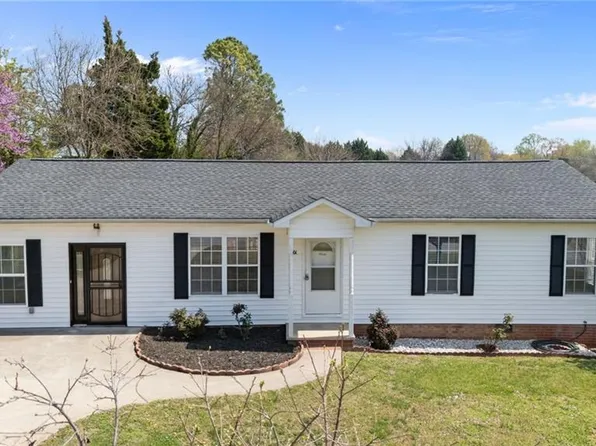 301 Cloverdale Dr, Archdale, NC 27263