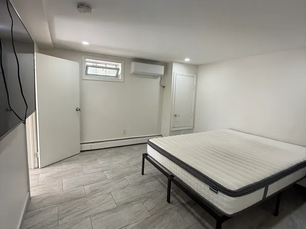 (undisclosed Address), East Meadow, NY 11554