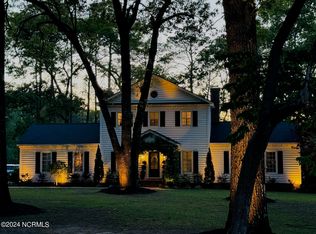 301 E Arrowhead Dr, Clinton, NC 28328