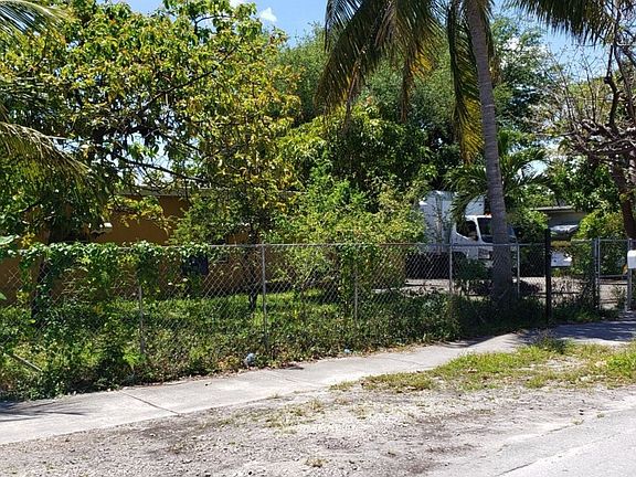 3rd image of 1020 NW 141st St
