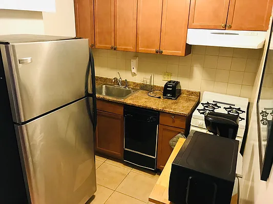 Rented by Roberto Guilbet, LREB | media 18