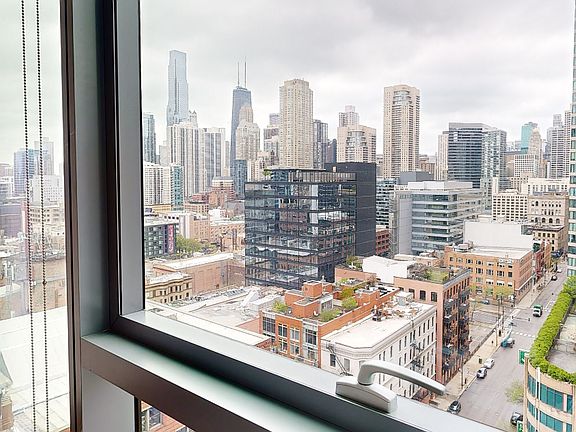 2nd image of 225 W Hubbard St #1405