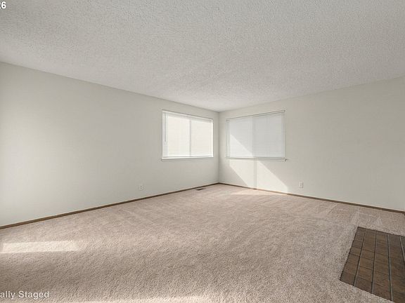 4th image of 893 Sprague St