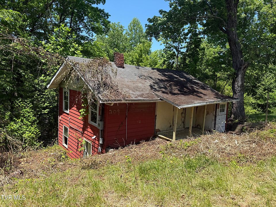 2nd image of 209 4th St