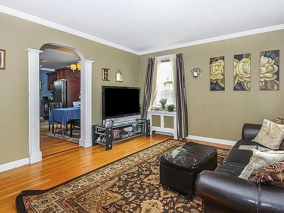 4th image of 49 E Vincent St