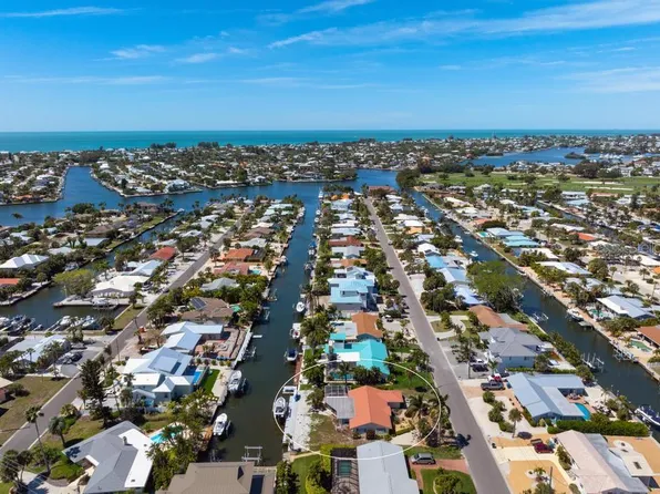 606 Dundee Ln, Holmes Beach, FL 34217