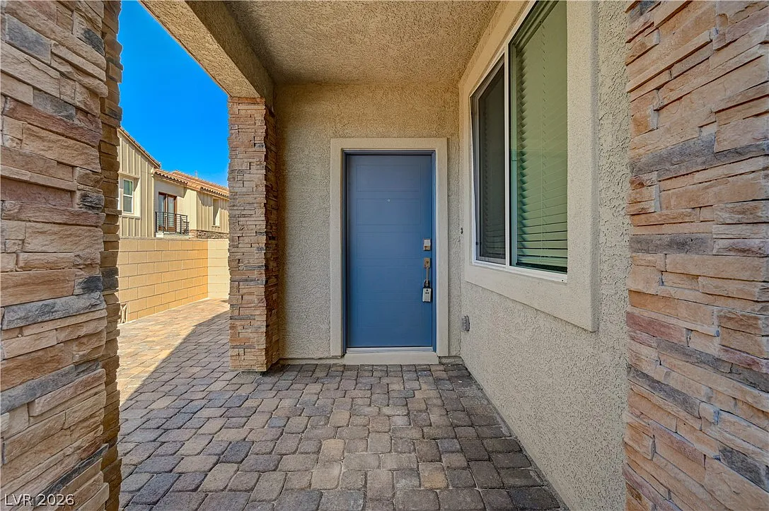 4 bed, 3.0 bath, 1926 sqft, $2,000 — Photo 3