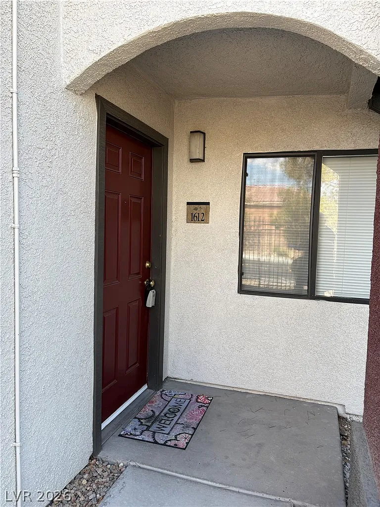 2 bed, 2.0 bath, 921 sqft, $1,350 — Photo 1