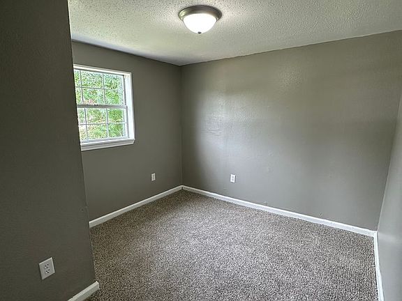 4th image of 1818 N Weller Ave