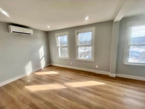 1st image of 207 Woodland Ave #1