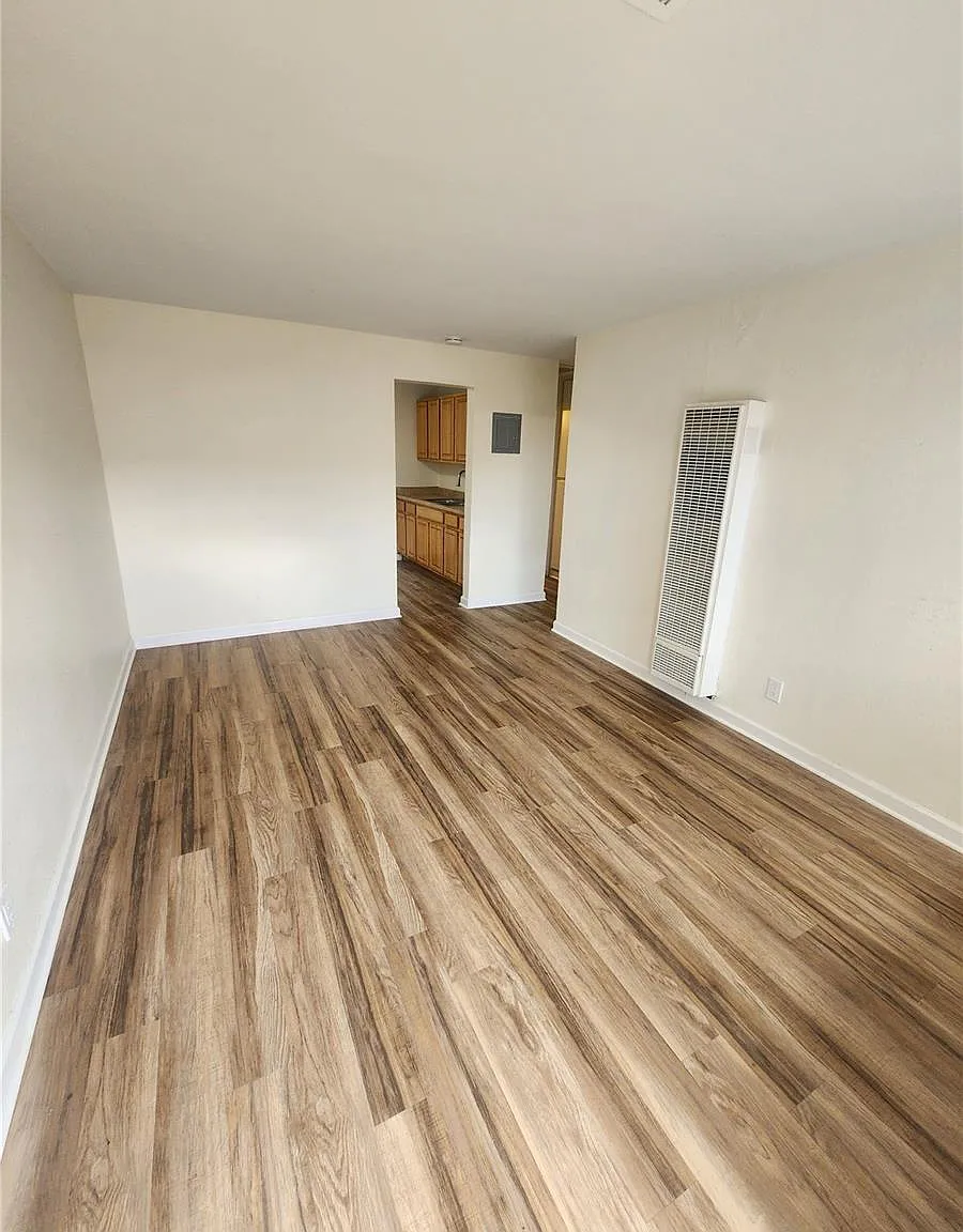 1 bed, 1.0 bath, 800 sqft, $999 — Photo 2