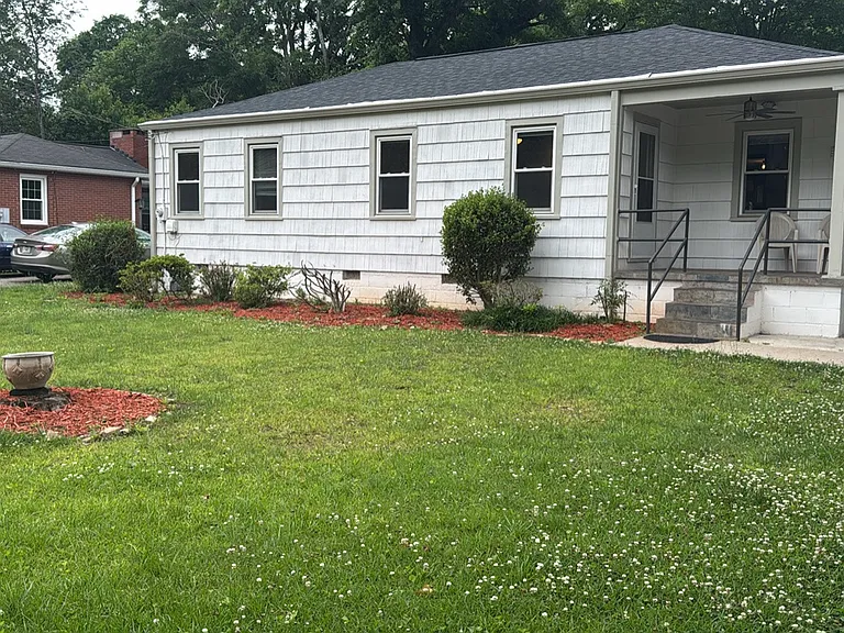 1381 Quarles Ave SE — Photo 14