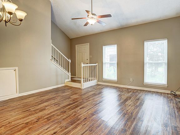 4th image of 105 Williamsburg Cir #C