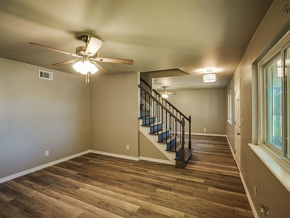5th image of 210 Glasgow Dr