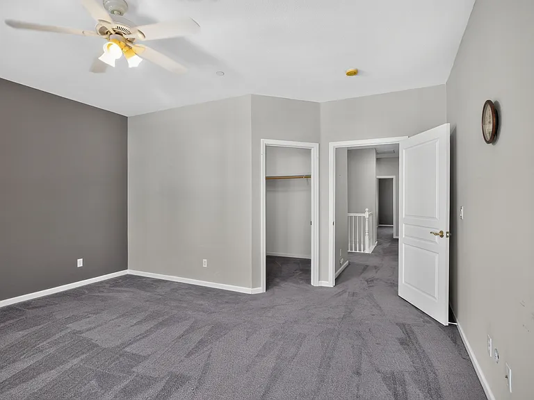 Master bedroom - Hallway view